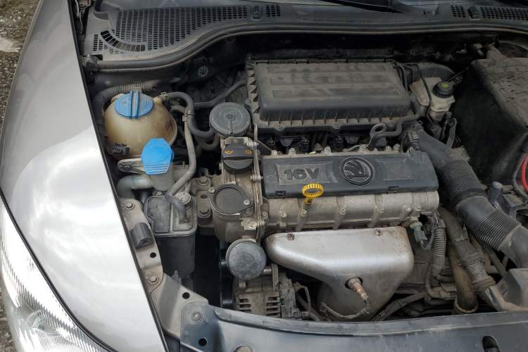 Used Skoda Octavia 2014 1.6L Automatic Yijun Edition Engine Bay Right