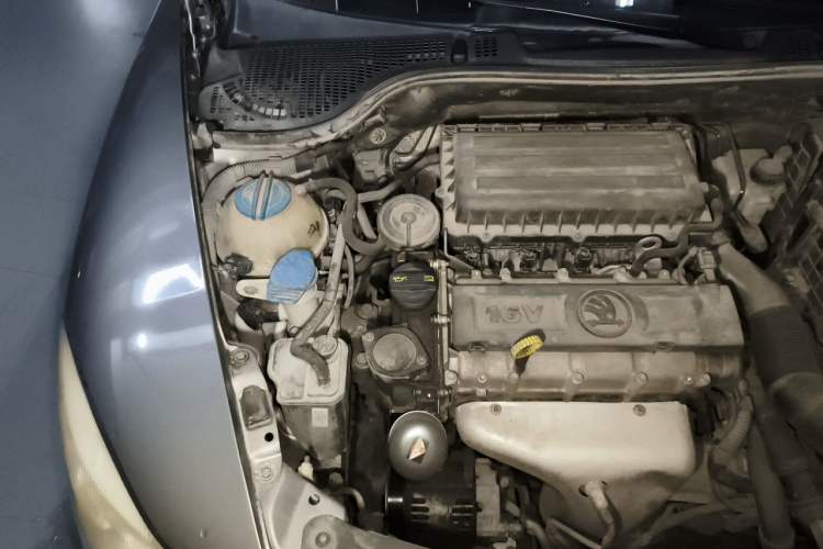 Used Skoda Octavia 2014 1.6L Automatic Yijun Edition Engine Bay Right