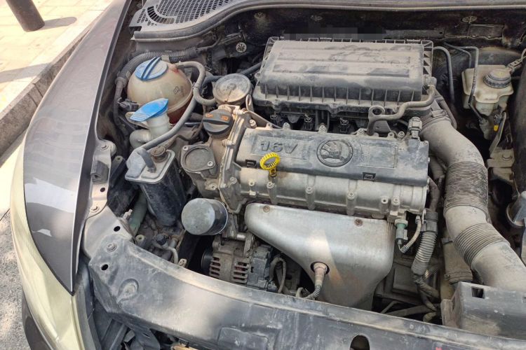 Used Skoda Octavia 2014 1.6L Automatic Yijun Edition Engine Bay Right