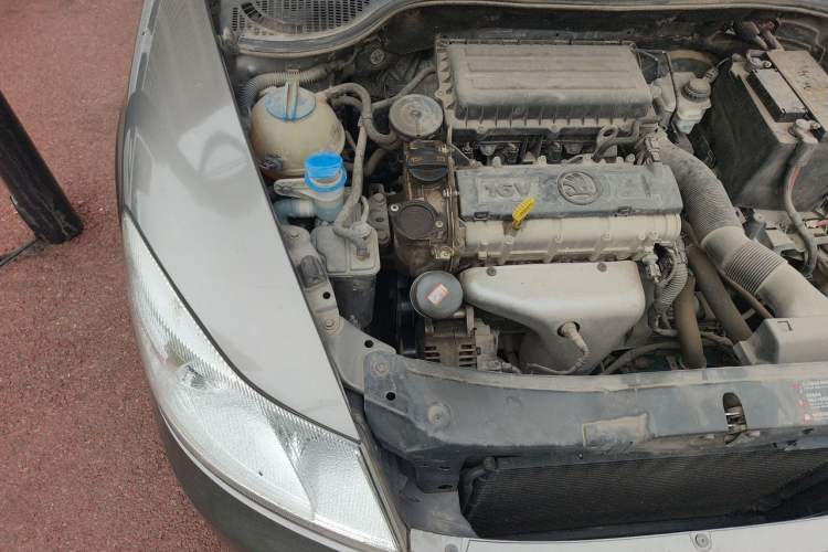 Used Skoda Octavia 2014 1.6L Manual Yijun Edition Engine Bay Right