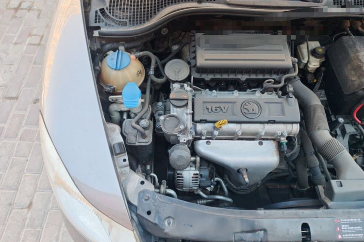 Used Skoda Octavia 2014 1.6L Automatic Yijie Edition Engine Bay Right