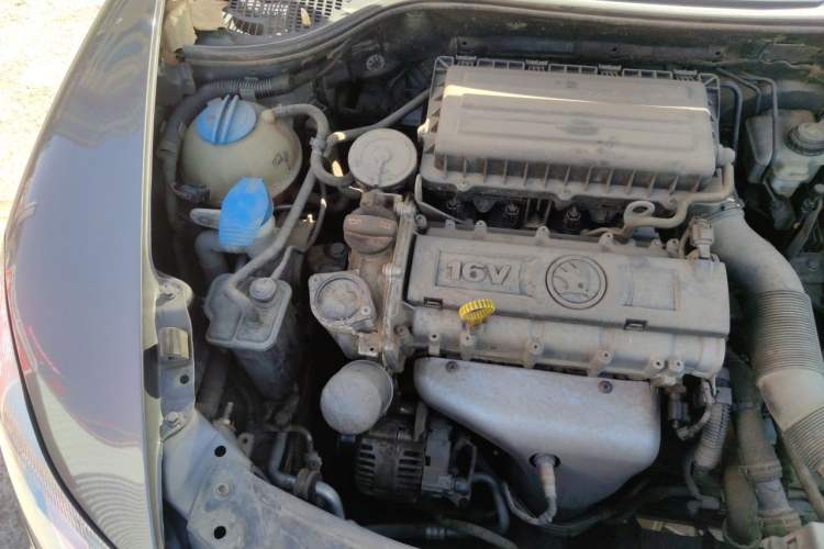 Used Skoda Octavia 2014 1.6L Automatic Yijie Edition Engine Bay Right