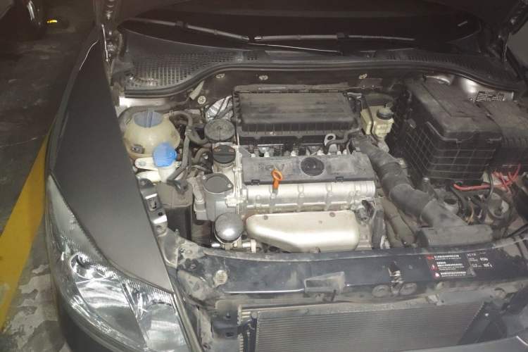 Used Skoda Octavia 2014 1.6L Automatic Yijun Edition Engine Bay Right