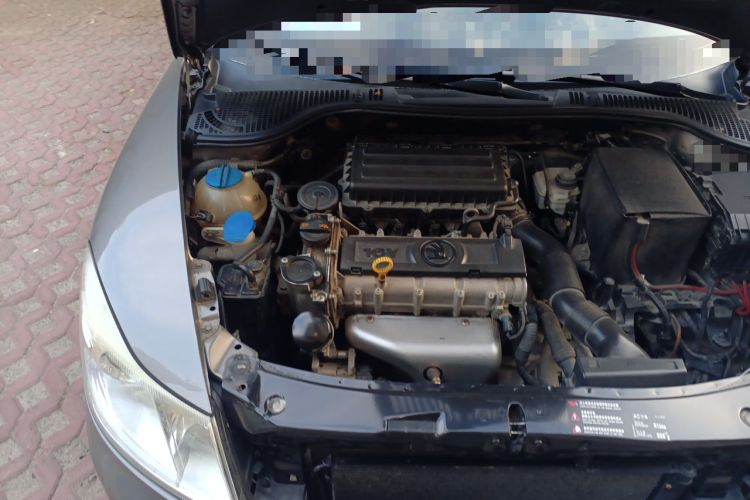 Used Skoda Octavia 2014 1.6L Automatic Yijie Edition Engine Bay Right