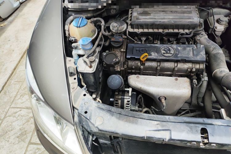 Used Skoda Octavia 2014 1.6L Manual Yijie Edition Engine Bay Right