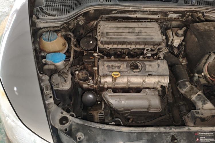 Used Skoda Octavia 2014 1.6L Automatic Yijie Edition Engine Bay Right