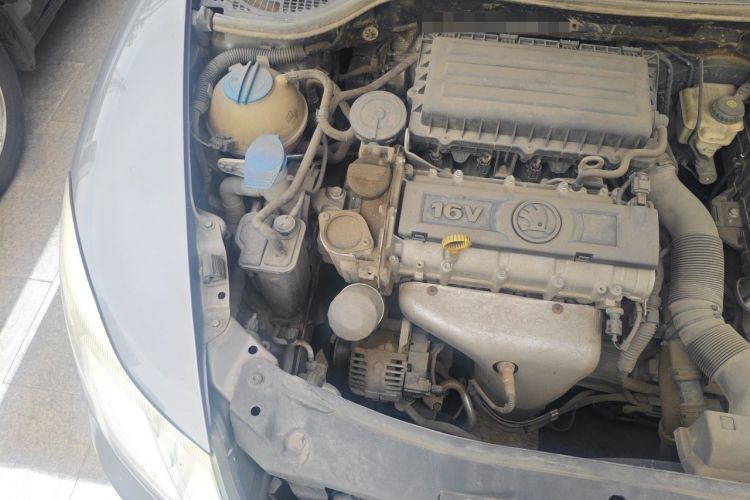 Used Skoda Octavia 2014 1.6L Automatic Yijie Edition Engine Bay Right