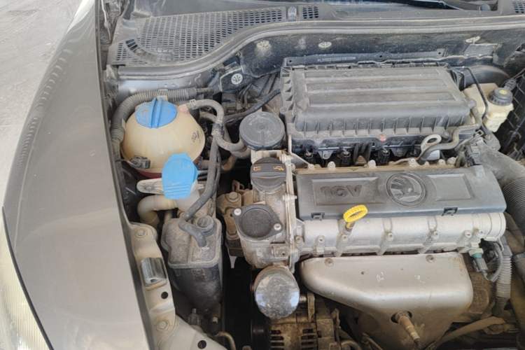 Used Skoda Octavia 2014 1.6L Automatic Yijun Edition Engine Bay Right