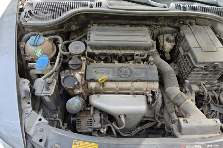 Used Skoda Octavia 2014 1.6L Automatic Yijun Edition Engine Bay Right