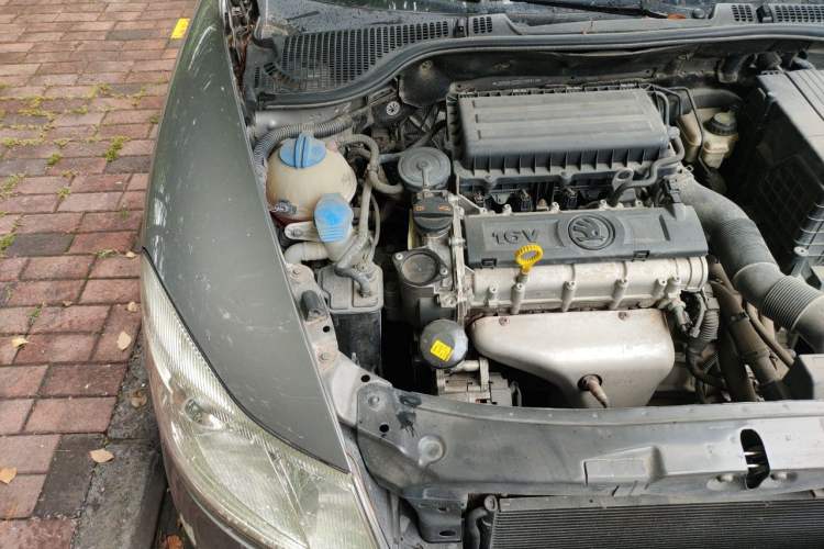 Used Skoda Octavia 2014 1.6L Automatic Yijie Edition Engine Bay Right