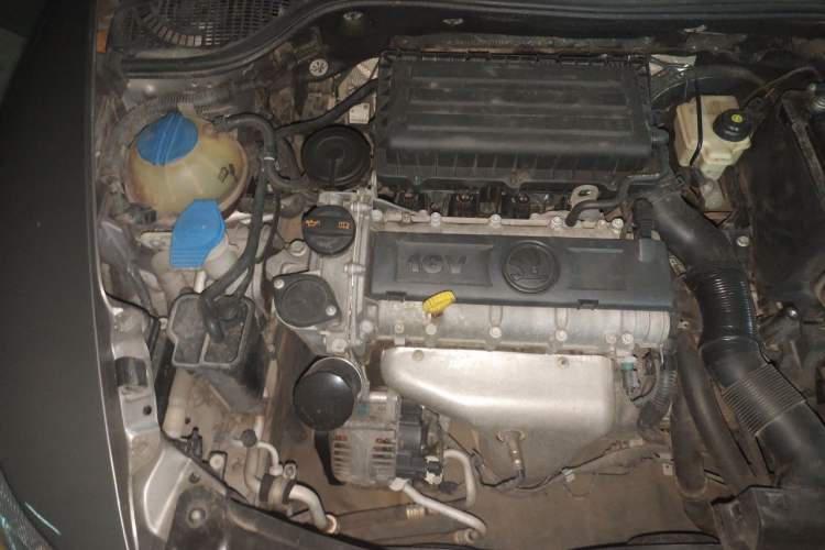 Used Skoda Octavia 2014 1.6L Manual Yijie Edition Engine Bay Right
