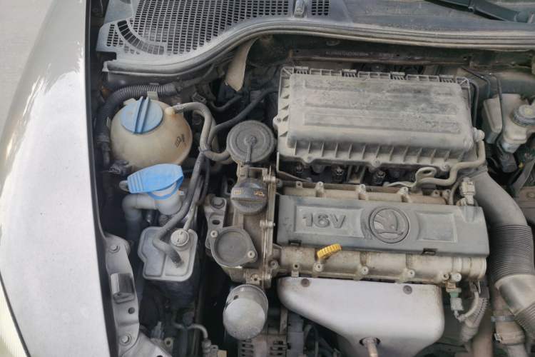 Used Skoda Octavia 2014 1.6L Automatic Yijie Edition Engine Bay Right
