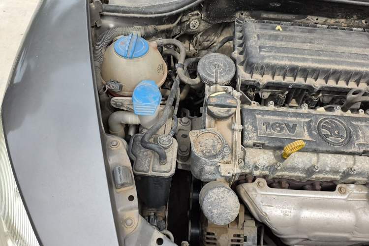 Used Skoda Octavia 2014 1.6L Automatic Yijun Edition Engine Bay Right