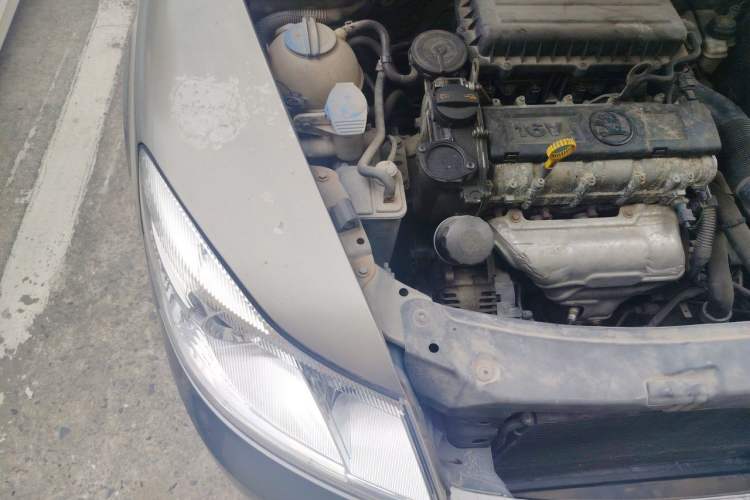 Used Skoda Octavia 2014 1.6L Manual Yijie Edition Engine Bay Right
