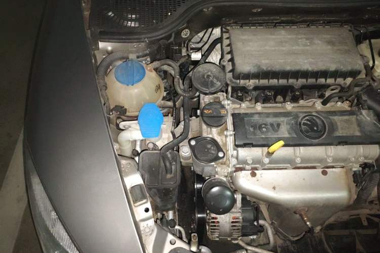 Used Skoda Octavia 2014 1.6L Manual Yijun Edition Engine Bay Right