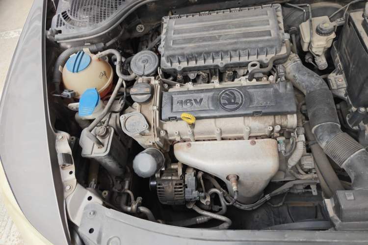 Used Skoda Octavia 2014 1.6L Manual Yijie Edition Engine Bay Right