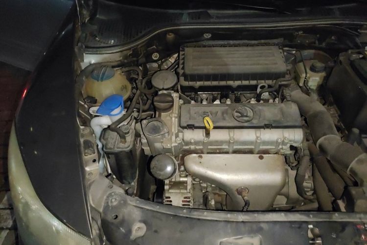 Used Skoda Octavia 2014 1.6L Manual Yijie Edition Engine Bay Right