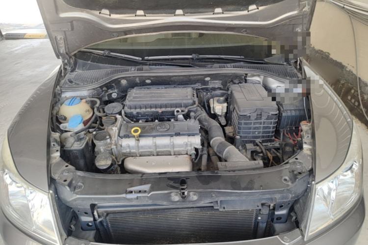 Used Skoda Octavia 2014 1.6L Automatic Yijun Edition Engine Bay