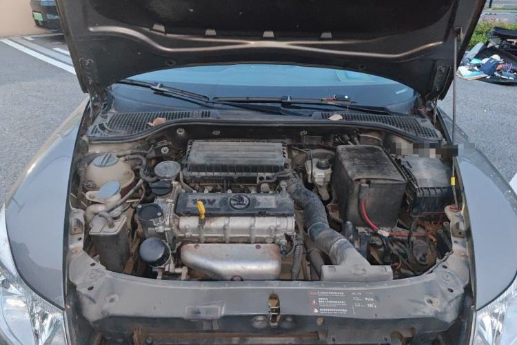 Used Skoda Octavia 2014 1.6L Manual Yijie Edition Engine Bay