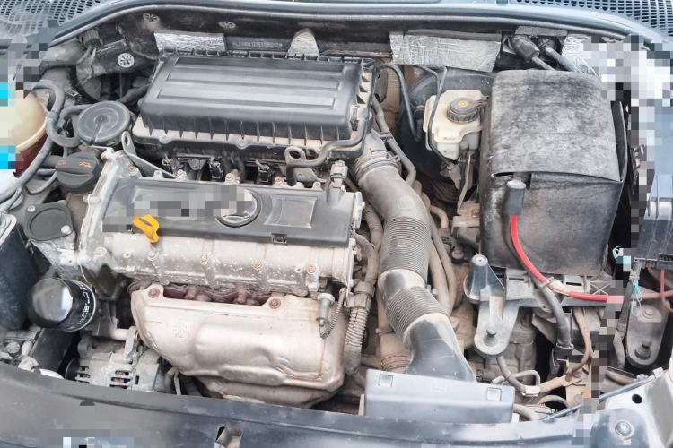 Used Skoda Octavia 2014 1.6L Automatic Yijun Edition Engine Bay