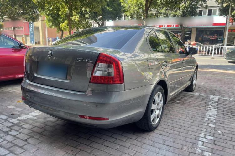 Used Skoda Octavia 2014 1.6L Automatic Yijie Edition Exterior 4