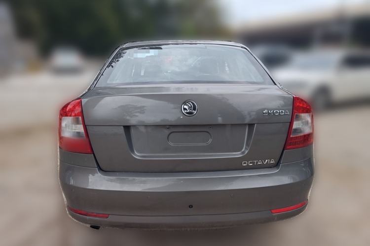 Used Skoda Octavia 2014 1.6L Automatic Yijie Edition Exterior 4