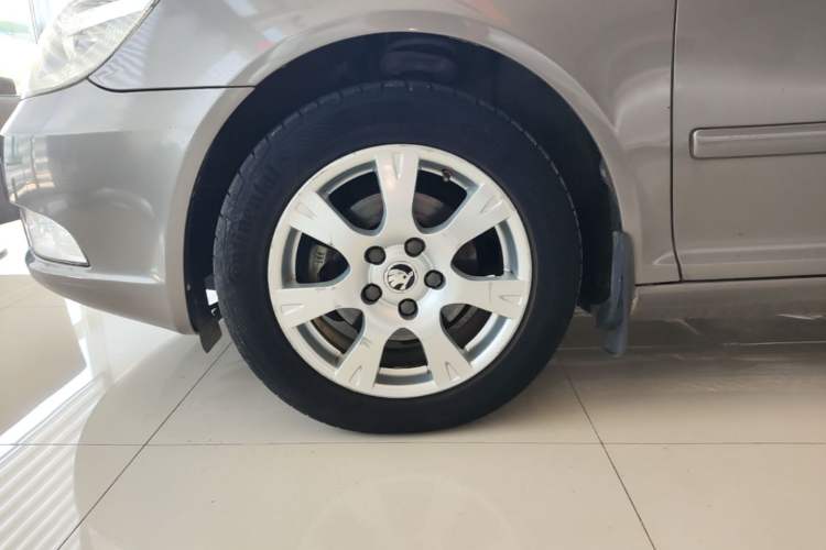 Used Skoda Octavia 2014 1.6L Automatic Yijie Edition Exterior 4