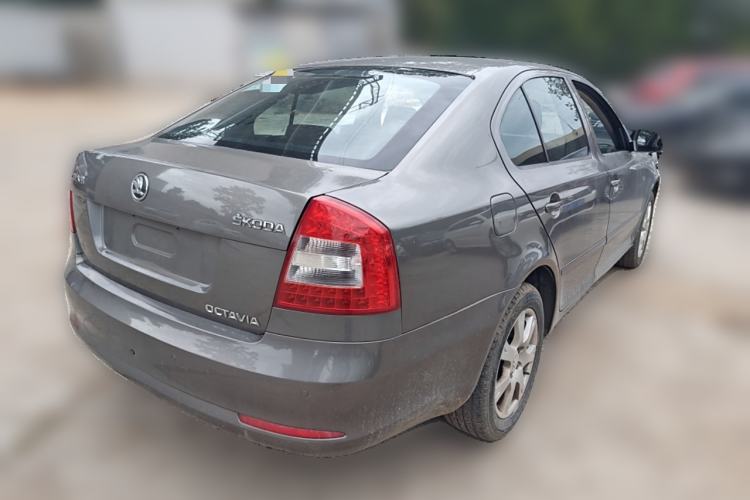 Used Skoda Octavia 2014 1.6L Automatic Yijie Edition Exterior 5