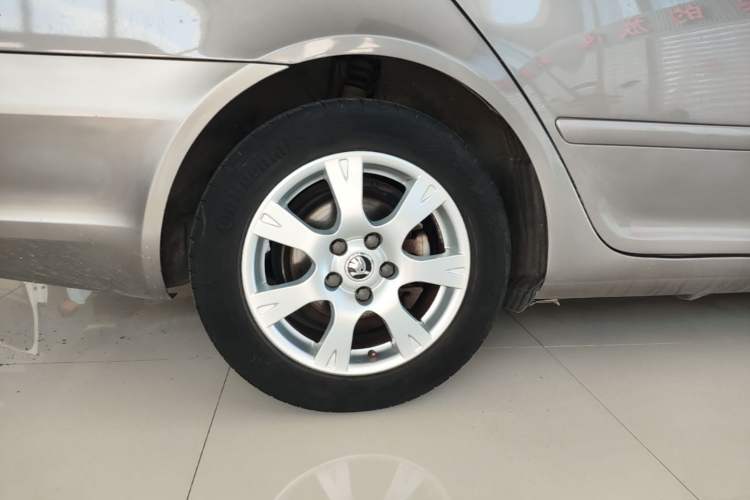 Used Skoda Octavia 2014 1.6L Automatic Yijie Edition Exterior 5