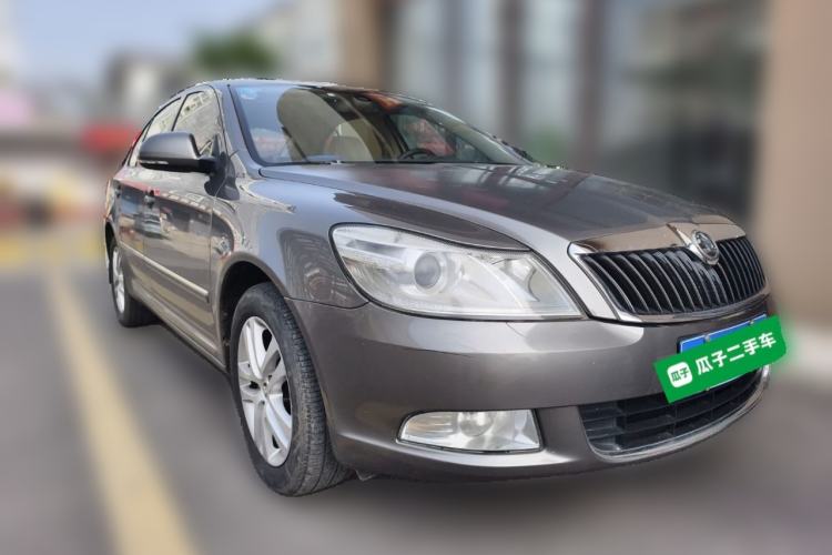 Used Skoda Octavia 2014 1.6L Automatic Yijun Edition Front Right 45 Deg
