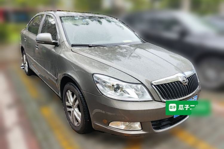 Used Skoda Octavia 2014 1.6L Automatic Yijun Edition Front Right 45 Deg
