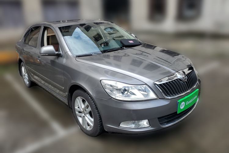 Used Skoda Octavia 2014 1.6L Automatic Yijun Edition Front Right 45 Deg