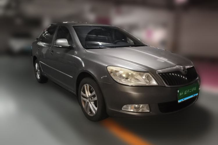 Used Skoda Octavia 2014 1.6L Automatic Yijun Edition Front Right 45 Deg