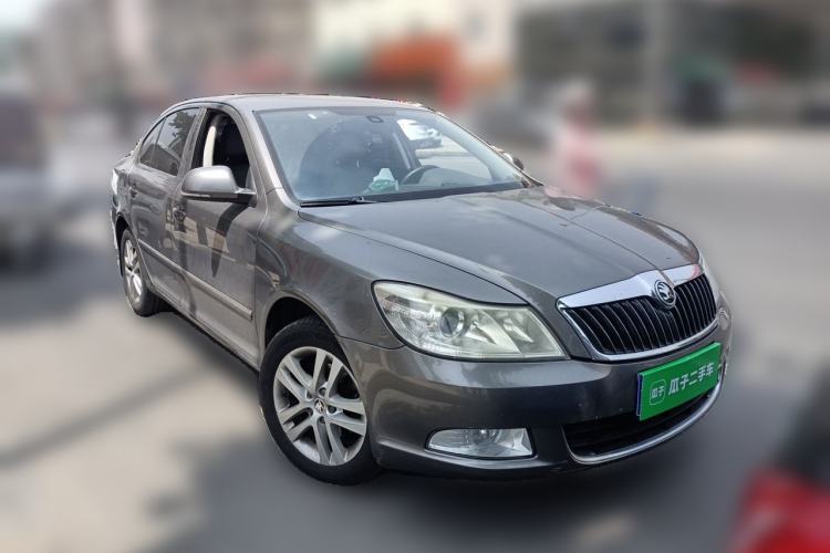 Used Skoda Octavia 2014 1.6L Automatic Yijun Edition Front Right 45 Deg