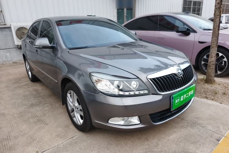 Used Skoda Octavia 2014 1.4TSI DSG Yijun Edition Front Right 45 Deg