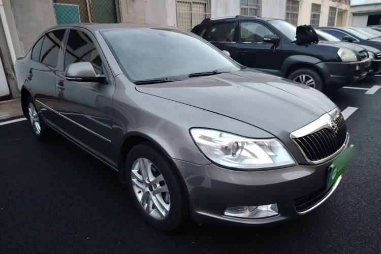 Used Skoda Octavia 2014 1.8TSI DSG Yijun Edition Front Right 45 Deg