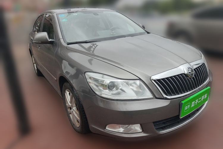 Used Skoda Octavia 2014 1.6L Manual Yijun Edition Front Right 45 Deg