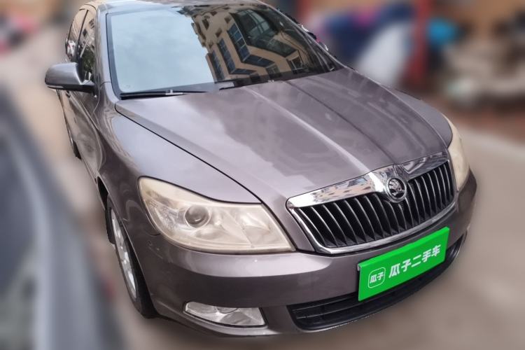 Used Skoda Octavia 2014 1.6L Manual Eado Edition Front Right 45 Deg