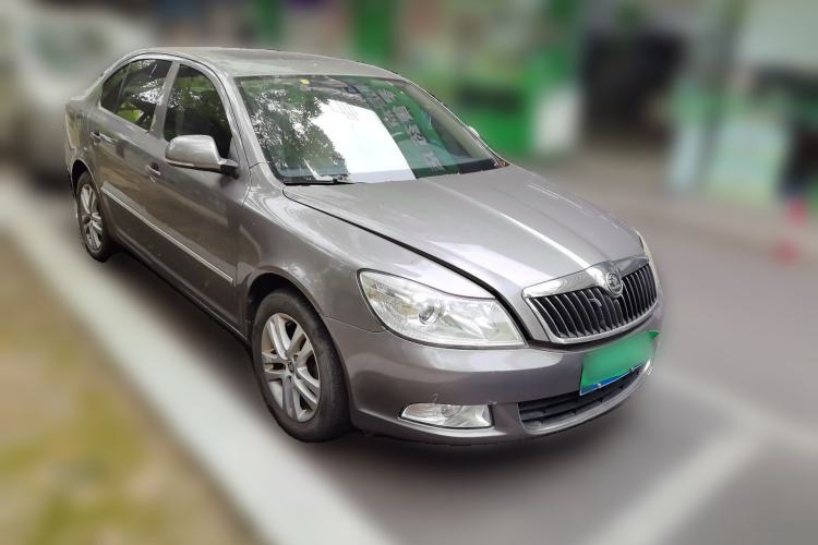 Used Skoda Octavia 2014 1.6L Automatic Yijun Edition Front Right 45 Deg
