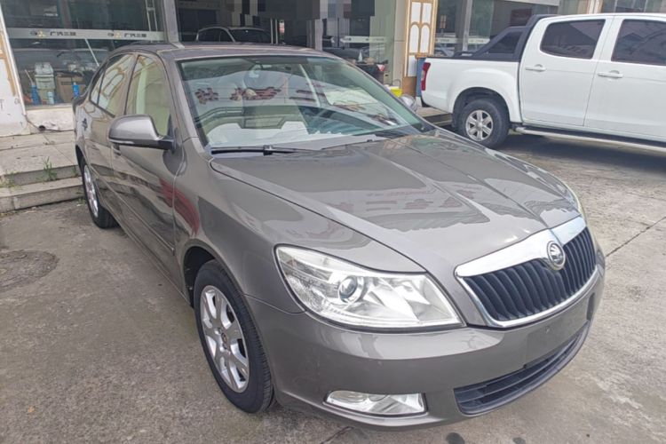 Used Skoda Octavia 2014 1.6L Automatic Yijie Edition Front Right 45 Deg