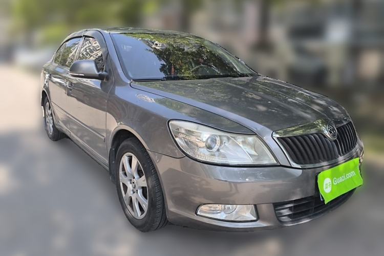 Used Skoda Octavia 2014 1.6L Manual Yijie Edition Front Right 45 Deg