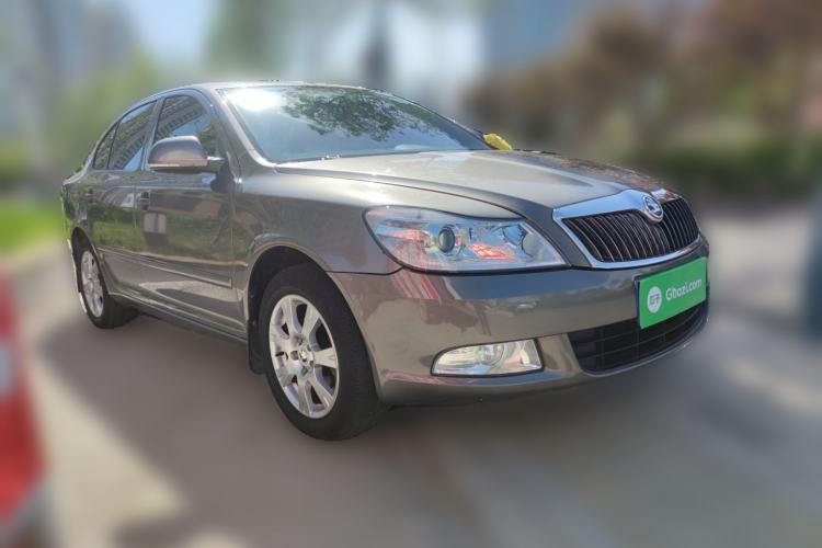Used Skoda Octavia 2014 1.6L Automatic Yijie Edition Front Right 45 Deg
