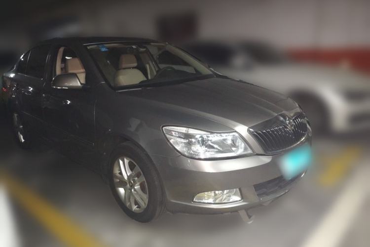 Used Skoda Octavia 2014 1.6L Automatic Yijun Edition Front Right 45 Deg