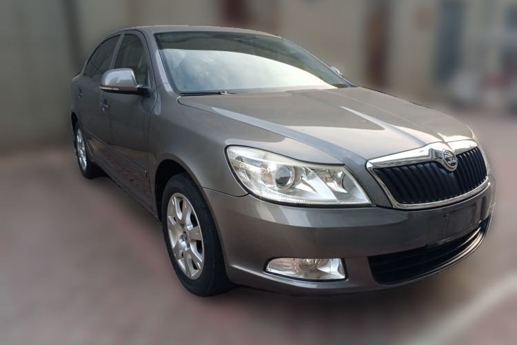 Used Skoda Octavia 2014 1.6L Automatic Yijie Edition Front Right 45 Deg