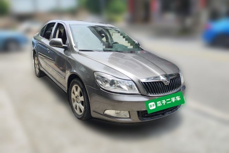 Used Skoda Octavia 2014 1.6L Manual Yijie Edition Front Right 45 Deg