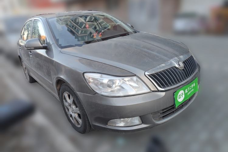 Used Skoda Octavia 2014 1.6L Manual Yijie Edition Front Right 45 Deg