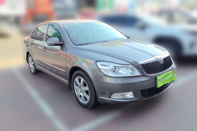 Used Skoda Octavia 2014 1.6L Automatic Yijie Edition Front Right 45 Deg
