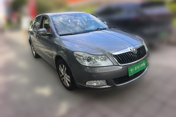 Used Skoda Octavia 2014 1.6L Automatic Yijun Edition Front Right 45 Deg
