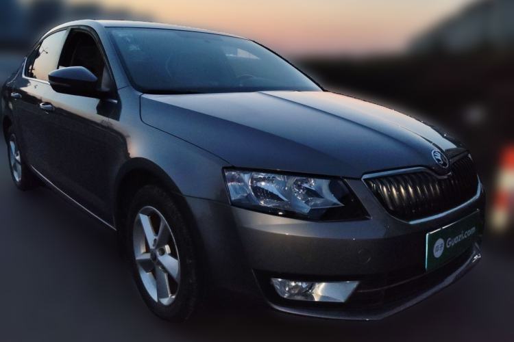 Used Skoda Octavia 2014 1.6L Manual Yijie Edition Front Right 45 Deg