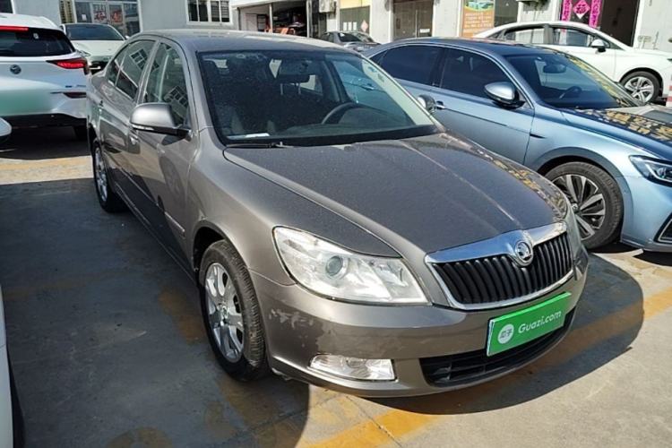 Used Skoda Octavia 2014 1.6L Automatic Yijie Edition Front Right 45 Deg